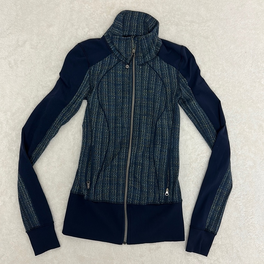 Lululemon navy blue space dye Jacket, size 2. Excellent condition.